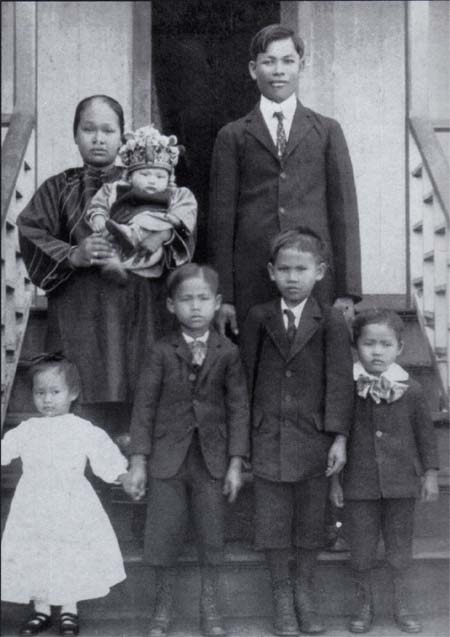 Ching Sheong and family